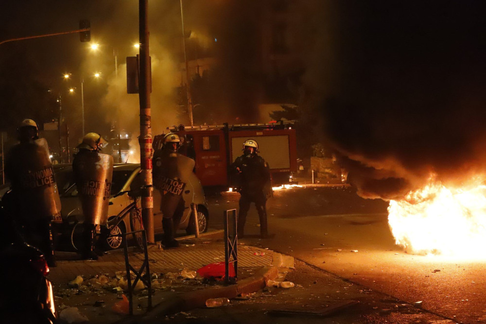 Ρομά πυροβόλησαν με καραμπίνες αστυνομικούς – 4 τραυματίες