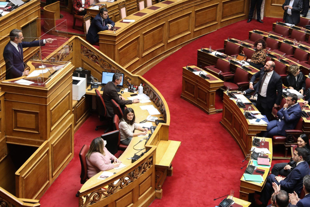 O φακός συνέλαβε τον Τσίπρα… κοιμώμενο