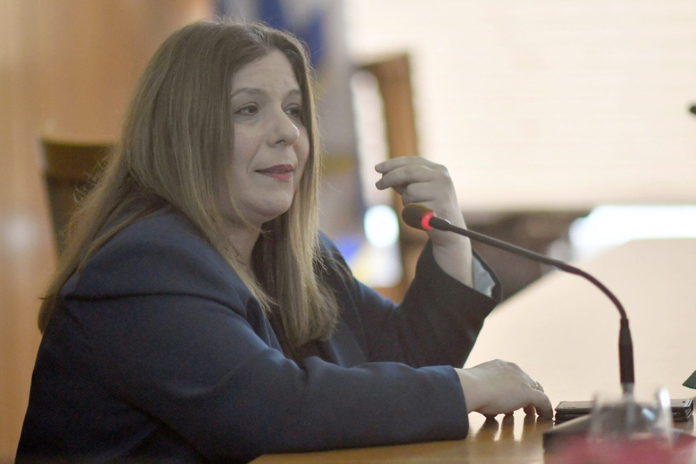 Με εκπροσώπους του εμπορικού συλλόγου Περιστερίου συναντήθηκε η Συρεγγέλα