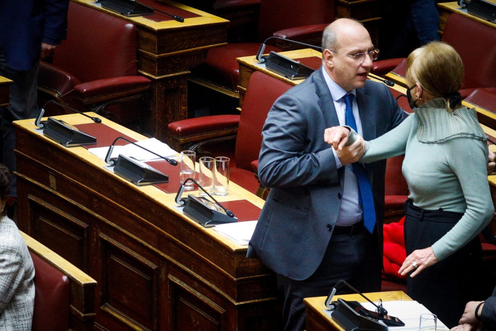 Γιατί η Φωτεινή Πιπιλή κατευθύνθηκε στα έδρανα του ΣΥΡΙΖΑ;
