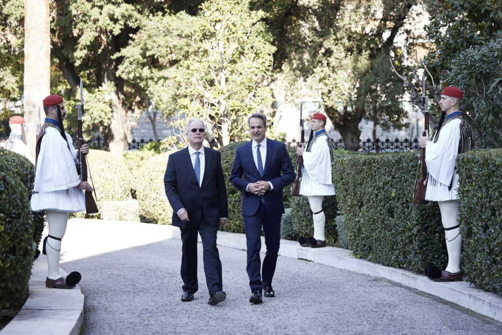 Μητσοτάκης: Ο καφές με τον Τασούλα, οι ευχές στην ΠτΔ και …ο κατώτατος μισθός