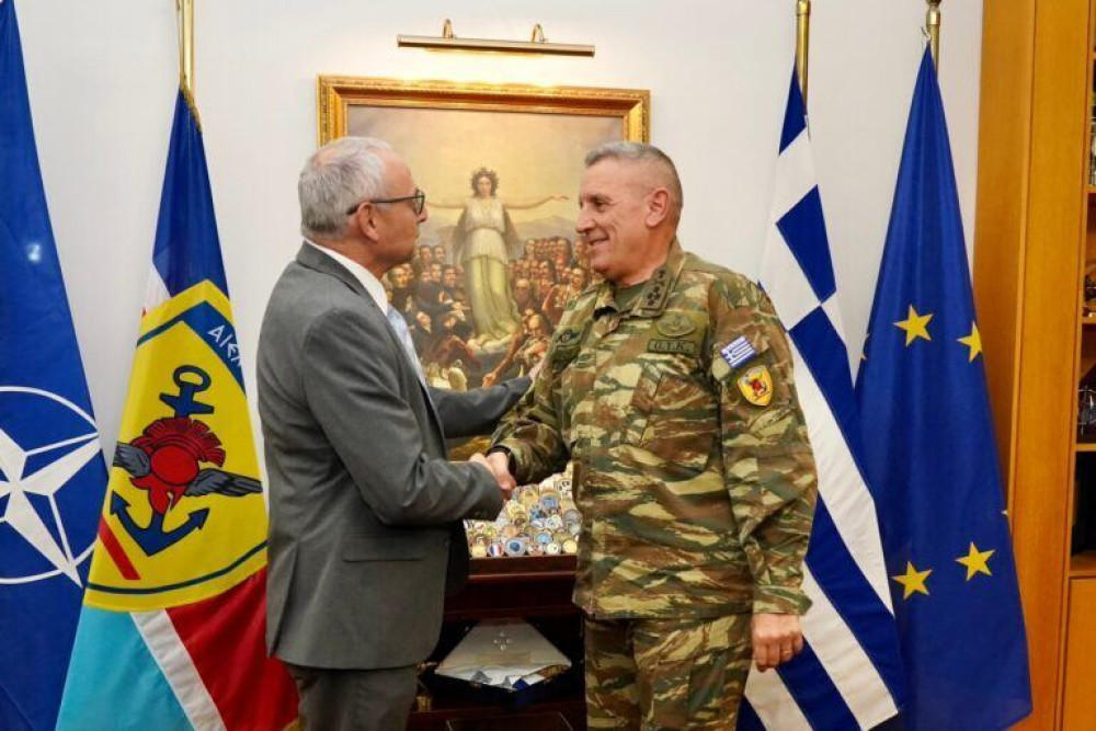 Τετ α τετ του αρχηγού ΓΕΕΘΑ με τον πρέσβη του Ισραήλ – Τι συζήτησαν
