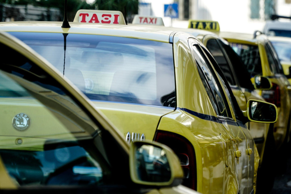 “Πράσινα ταξί”: Επιδότηση  για αντικατάσταση 2000 παλαιών οχημάτων με ηλεκτρικά – Ποιοί ωφελούνται