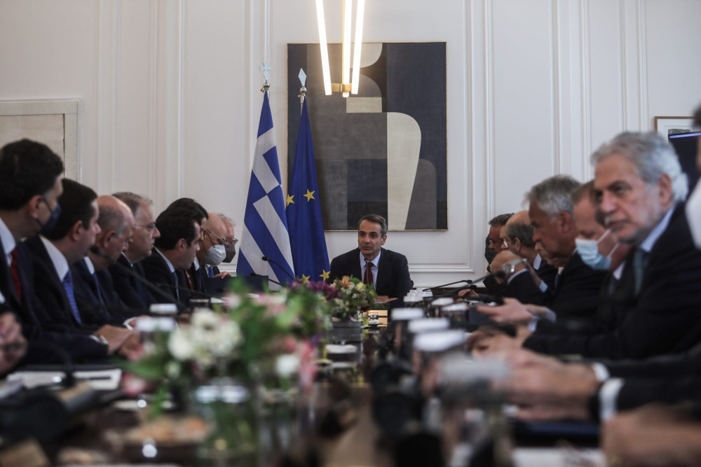 Στηρίζει αδύναμους και μεσαία τάξη η κυβέρνηση – 10 + 1 παρεμβάσεις για το 2023