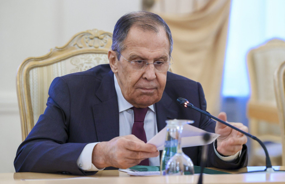 Λαβρόφ: Ο πόλεμος μεταξύ Δύσης- Ρωσίας δεν είναι πλέον υβριδικός, αλλά πραγματικός
