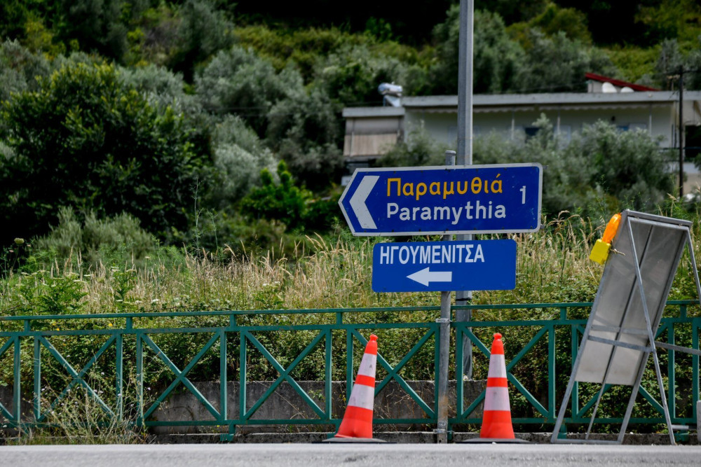 Παραμυθιά: Εβδομήντα σπίτια έπληξε ο ανεμοστρόβιλος – Χιονοπτώσεις στα ορεινά