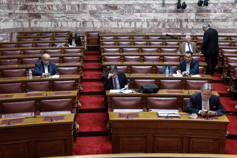 Σόου ΣΥΡΙΖΑ στη Βουλή: Παίζουν με τους θεσμούς που… επικαλούνται