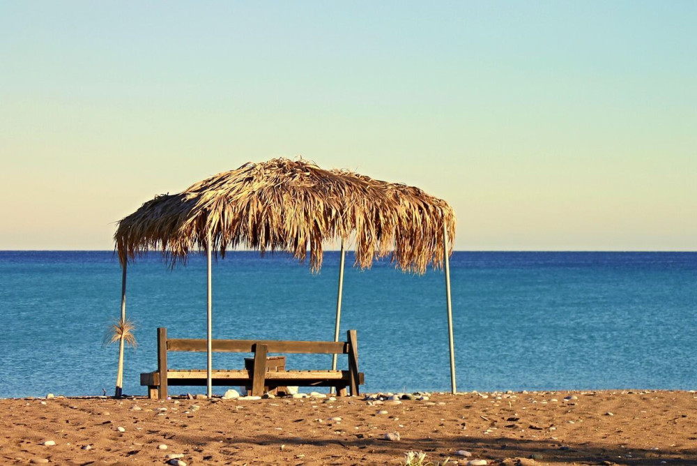 Στις παραλίες… με αποστάσεις