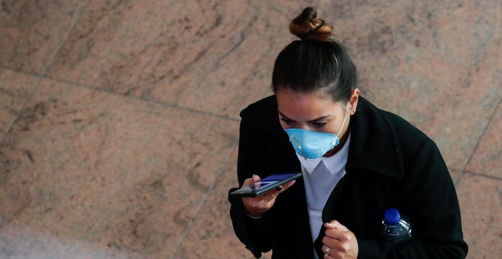 Κορωνοϊός: Βάζεις γάντια και μάσκα; Μάθε και πώς να τα βγάζεις! (vid)