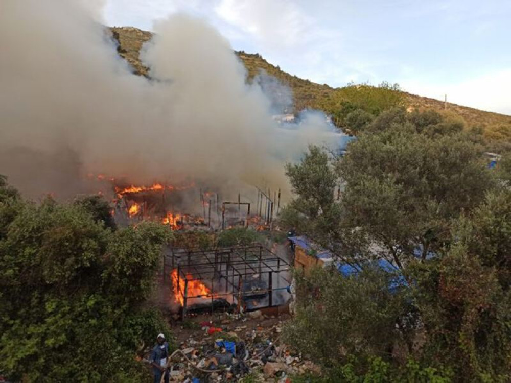 Φωτιά στο ΚΥΤ Σάμου