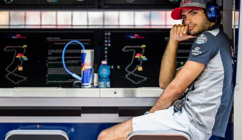 Η Ferrari επέλεξε τον Σάινθ για αντικαταστάτη του Φέτελ