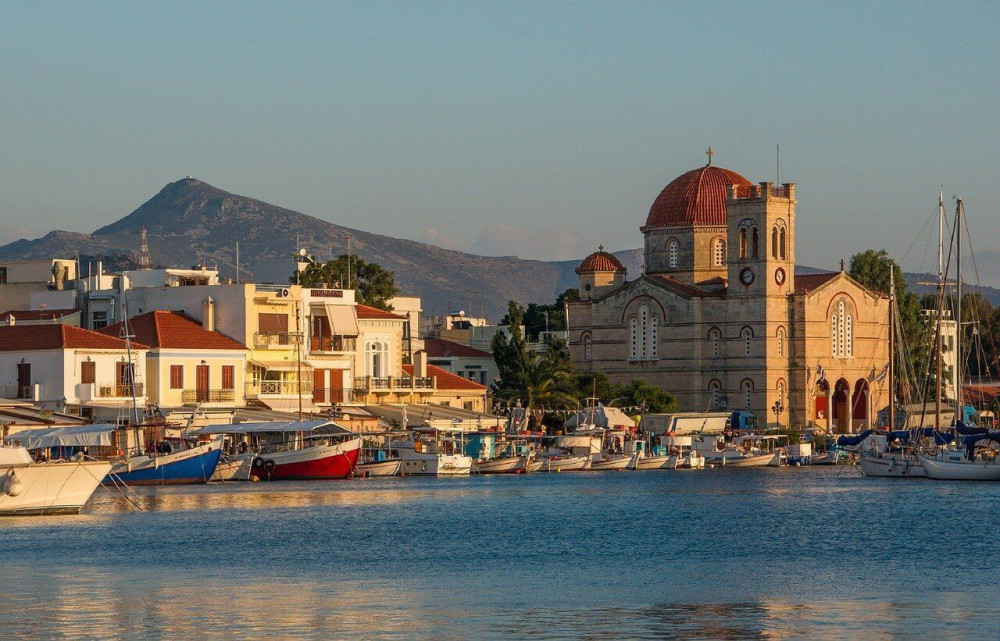 Ο Βαρουφάκης έσπασε την καραντίνα και «δραπέτευσε» στην Αίγινα!
