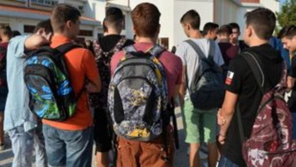 Νέο περιστατικό βίας μεταξύ ανηλίκων στην Πάτρα - Πιάστηκαν στα χέρια σε πλατεία