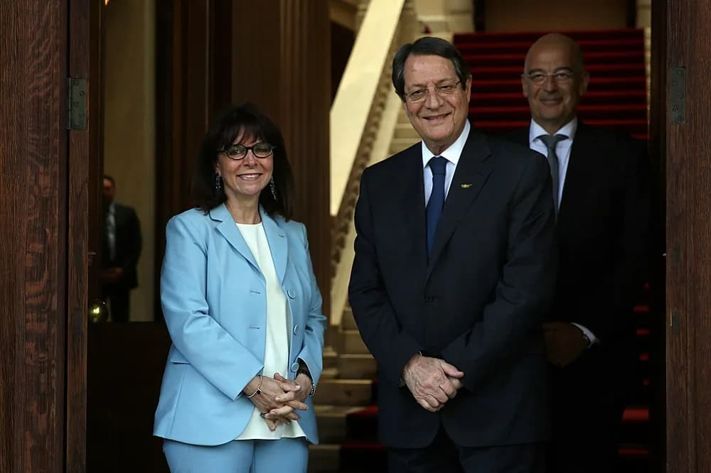 Στην Αθήνα ο Νίκος Αναστασιάδης – Συνάντηση αύριο με την Κατερίνα Σακελλαροπούλου