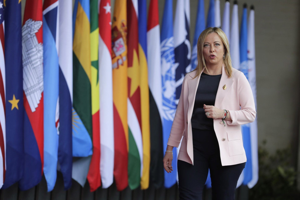 “Αυτά που μας χωρίζουν” στο τραπέζι της συνάντησης Μελόνι – Μετσόλα