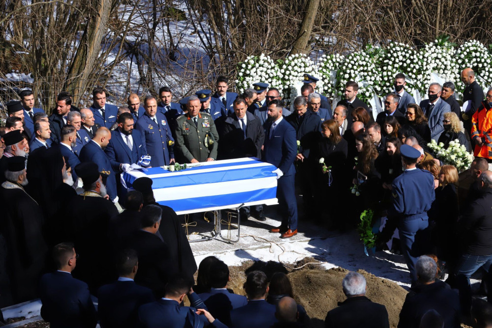 Βουβός πόνος στην κηδεία του Ευστάθιου Τσιτλακίδη: “Δεν υπήρξες πότε μόνο άνθρωπος αλλά ένας ήρωας”