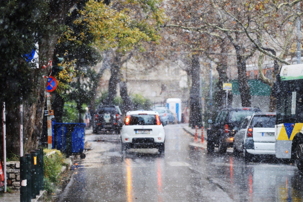 Κακοκαιρία “Μπάρμπαρα”: Κλειστά σχολεία, καταστήματα και δικαστήρια-Τηλεργασία στο Δημόσιο