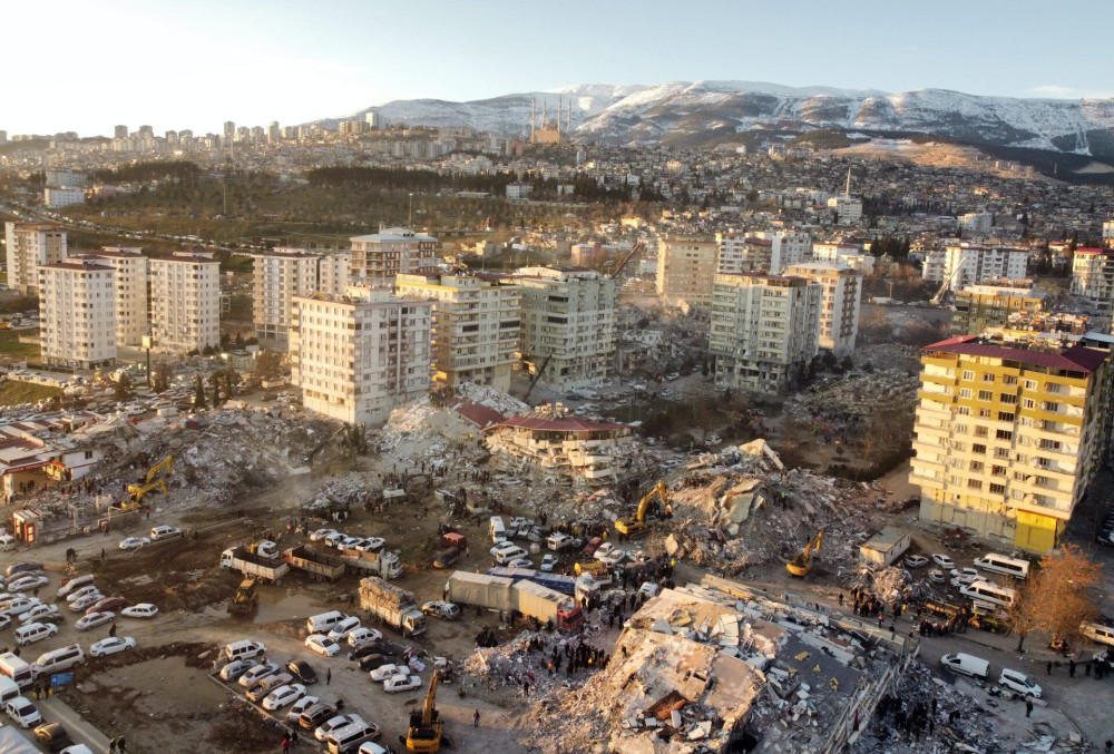 Σεισμός στην Τουρκία: “Τα κτίρια τινάχτηκαν στον αέρα σαν να τους έβαλαν δυναμίτες”