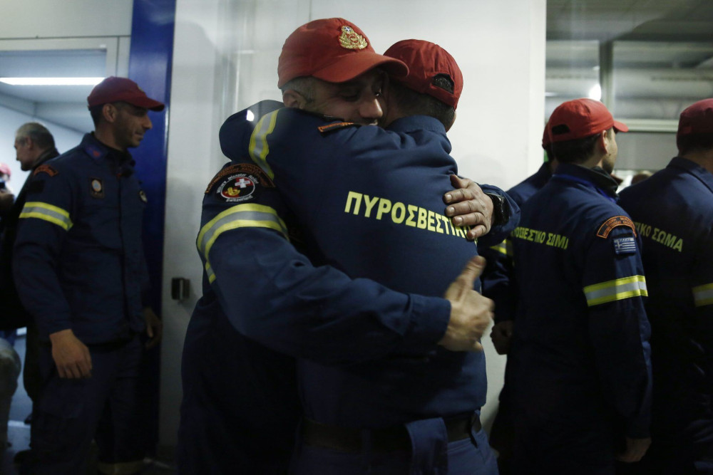 Συγκλονίζουν οι περιγραφές των ανδρών της ΕΜΑΚ και του ΕΚΑΒ – Όσα έζησαν στην Τουρκία (βίντεο)