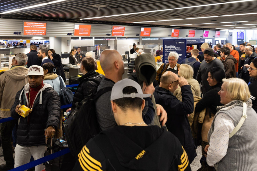 Απεργία σε εφτά μεγάλα αεροδρόμια της Γερμανίας – Ακυρώνονται 2.300 πτήσεις