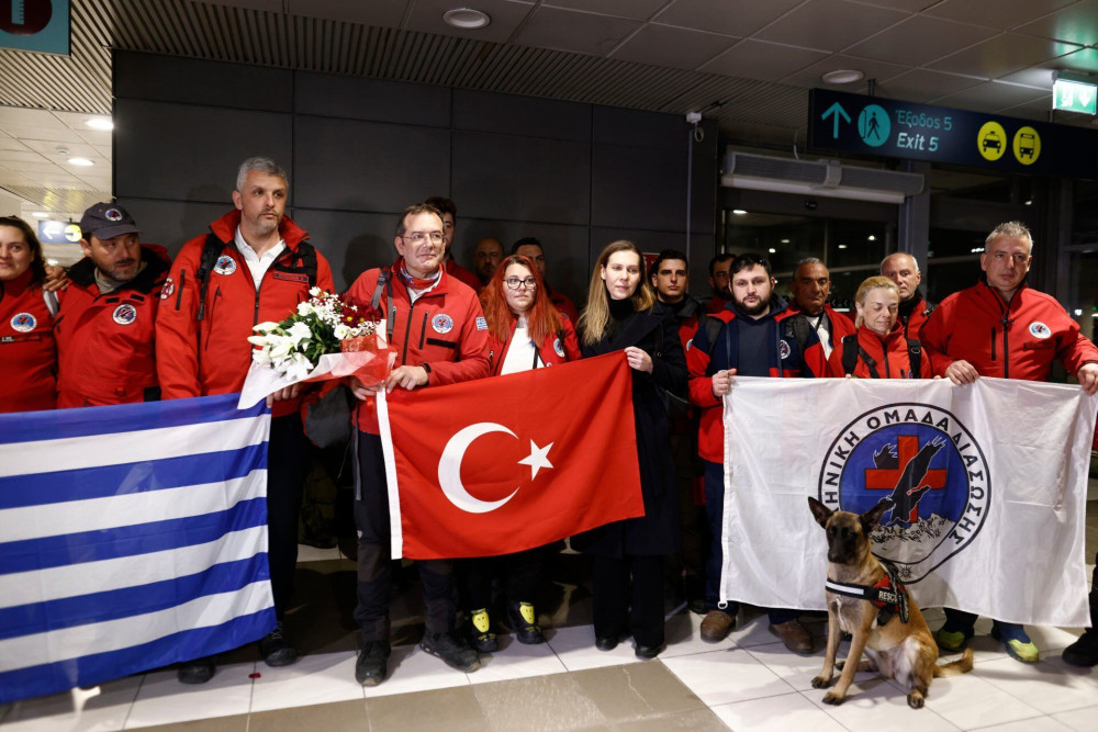 Επέστρεψε στη Θεσσαλονίκη από την Τουρκία η Ελληνική Ομάδα Διάσωσης – Επιχείρησε σε 13 κτίρια