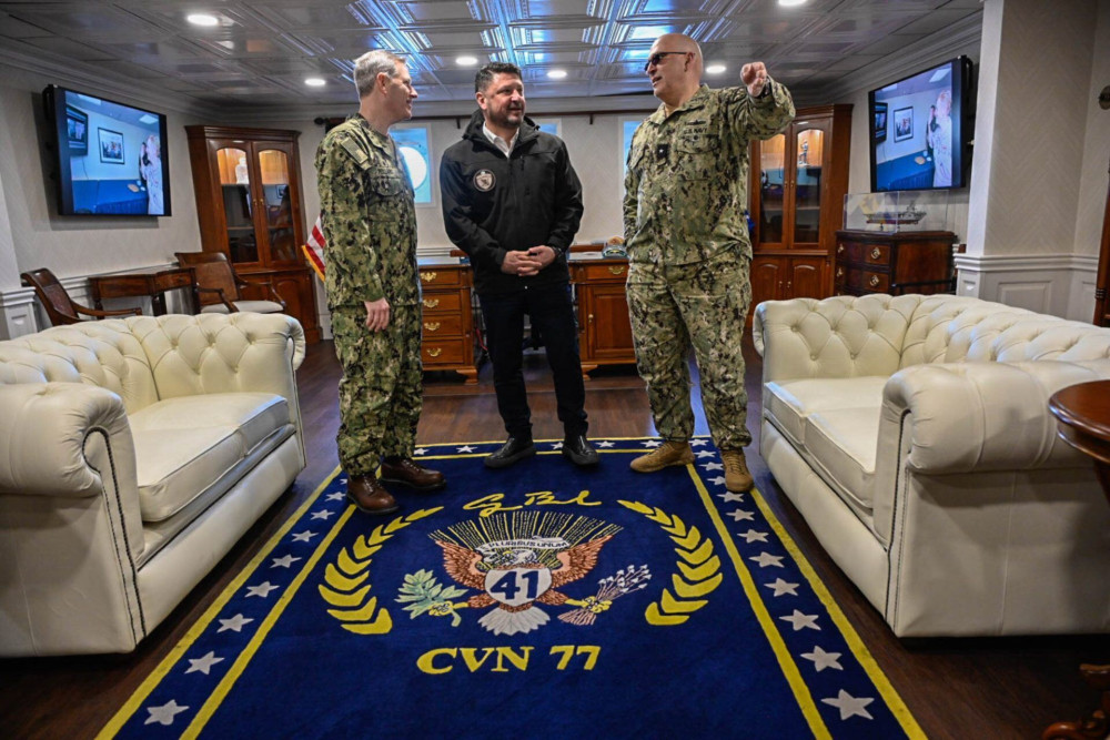 Στο αεροπλανοφόρο USS George Bush ο Ν. Χαρδαλιάς