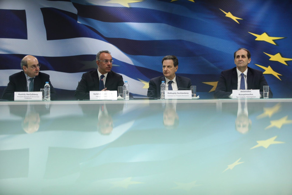 Πακέτο στήριξης 800 εκατ. ευρώ για συνταξιούχους, αγρότες, ρυθμίσεις οφειλών – Τι προβλέπεται ανά κατηγορία