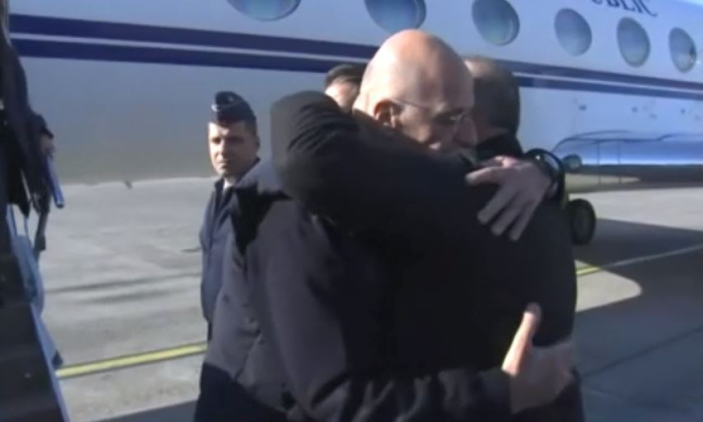 «This is wonderful» έγραψε ο Αμερικανός πρέσβης για την αγκαλιά Δένδια – Τσαβούσογλου