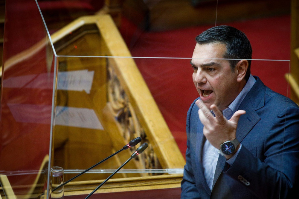 Στο καναβάτσο ο Τσίπρας: Με “Ναι” από ΝΔ και ΠΑΣΟΚ πέρασε η τροπολογία για τις εγκληματικές οργανώσεις