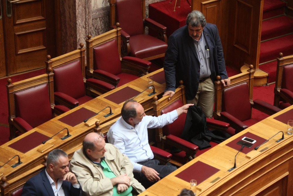 Σήκωσε το γάντι ο Σταθάκης – «Kάρφωσε» τον Πολάκη