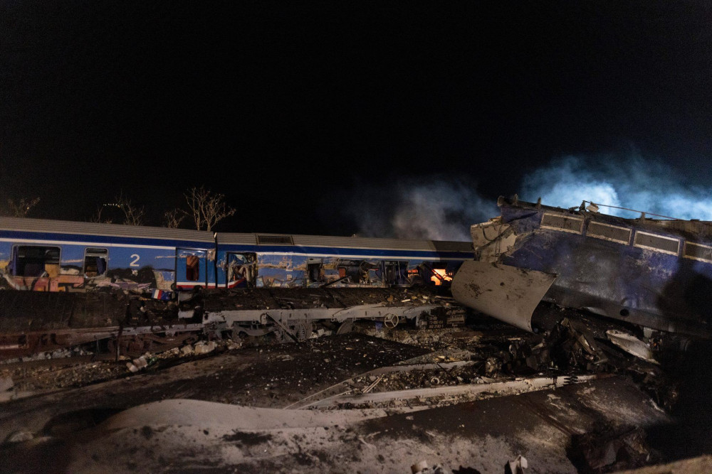 Τραγωδία στα Τέμπη: Σταμάτησαν οι έρευνες λόγω σκότους – Στους 38 οι νεκροί, 72 οι τραυματίες