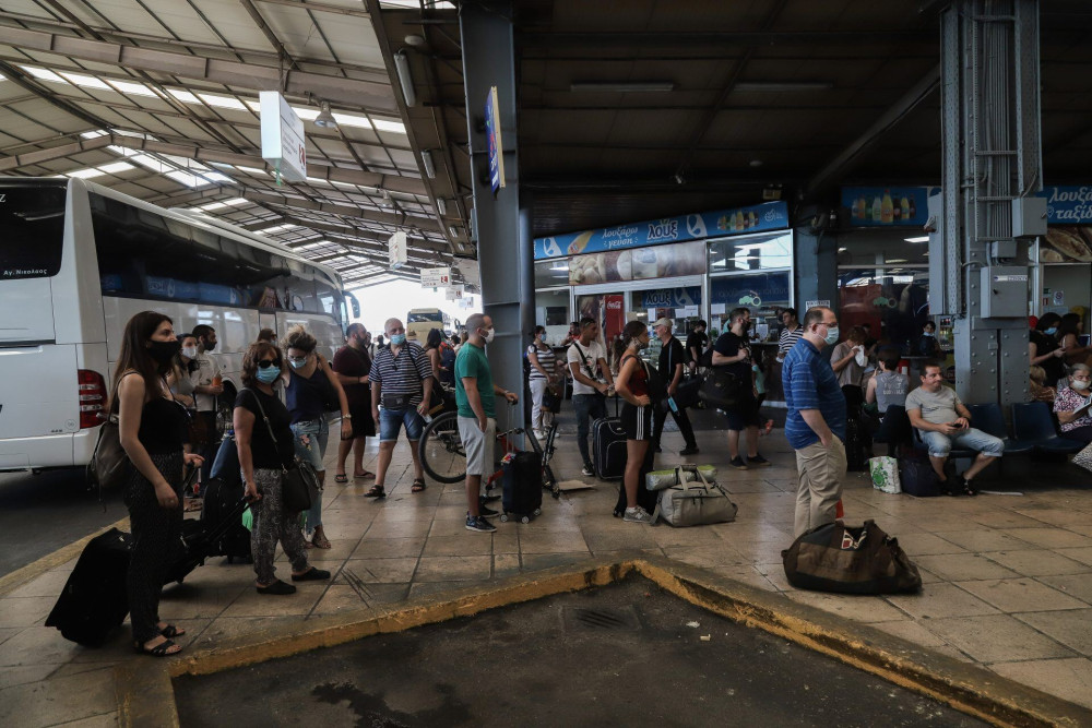 Αδιαχώρητο στον Κηφισό: Τα λεωφορεία αναχωρούν ανά 5′ για Πάτρα
