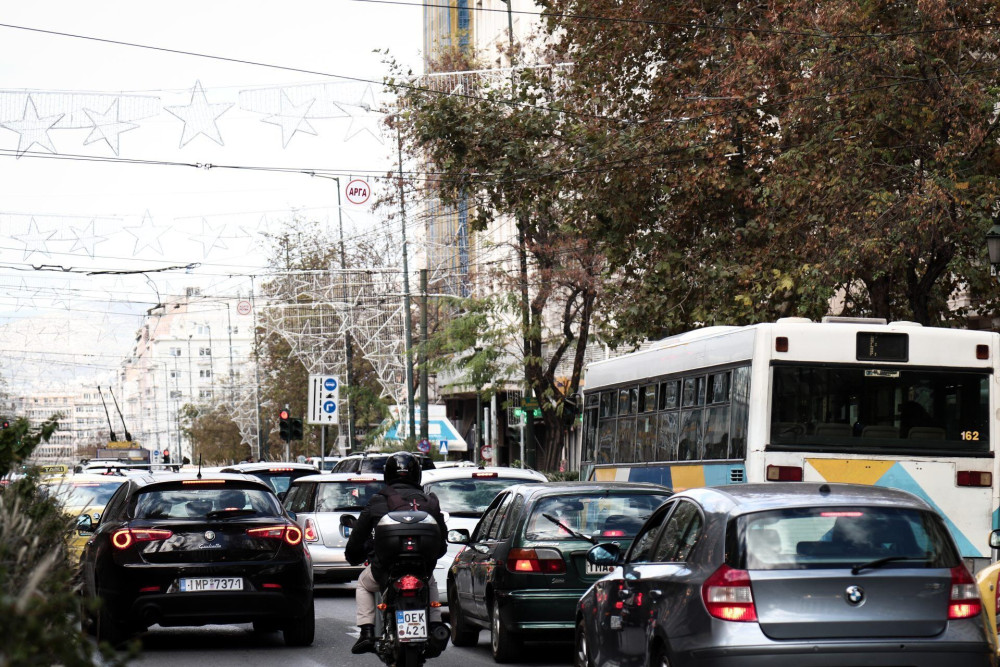 Κορυφώνεται η έξοδος για το τριήμερο – «Στο κόκκινο» Αττική Οδός και Κηφισός