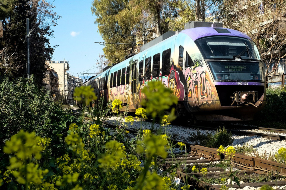Χωρίς τρένα και προαστιακό σήμερα και αύριο – 24ωρη απεργία την Τετάρτη σε λεωφορεία και τρόλεϊ