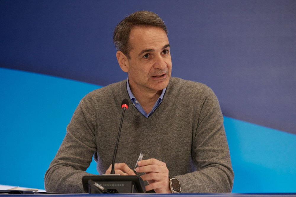 Εβδομαδιαίος απολογισμός Μητσοτάκη: Υγεία, ανάπτυξη και… guns n roses