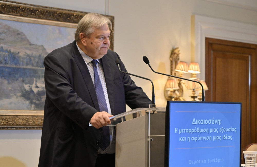 Στη σφαίρα της… μεταπολιτικής ο Βενιζέλος