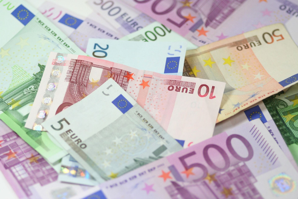 Handelsblatt: Η Ελλάδα ξεχωρίζει θετικά – Σημαντική μείωση του χρέους της