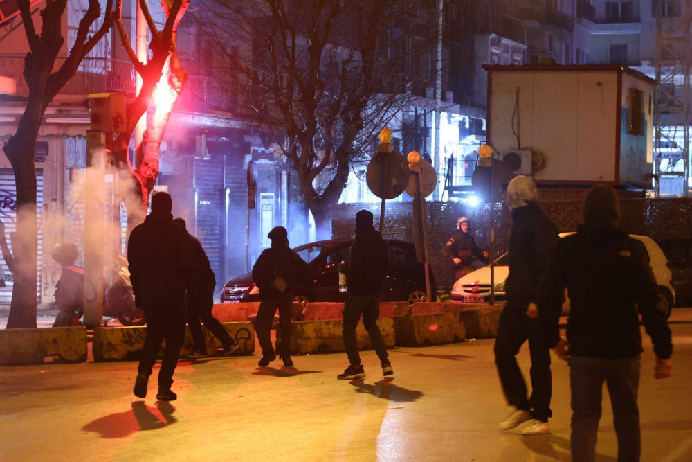 “Σιωπηρή διαμαρτυρία” με μολότοφ και βανδαλισμούς