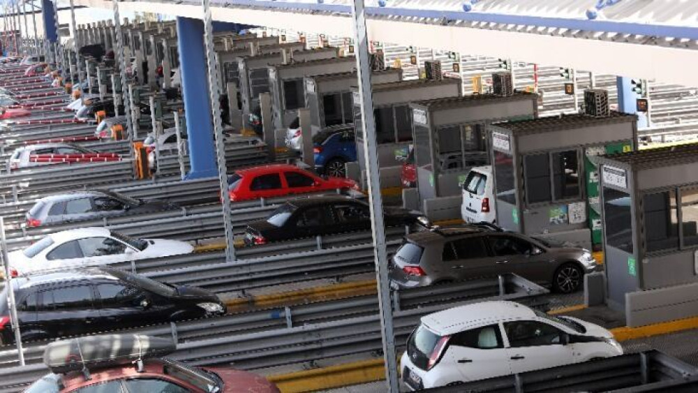 Αυξημένη η κίνηση στις εθνικές οδούς – 71.140 οχήματα έχουν επιστρέψει στην Αττική