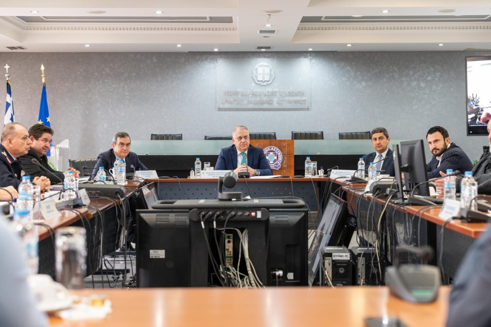 Σύσκεψη για την ασφάλεια στα γήπεδα – Θεοδωρικάκος: Να αναλάβουν όλοι την ευθύνη τους