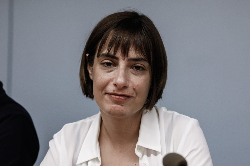Μετά τον Κουτσούμπα στο Παρίσι η… Σβίγκου: Τρέχει για… στήριξη ο ΣΥΡΙΖΑ
