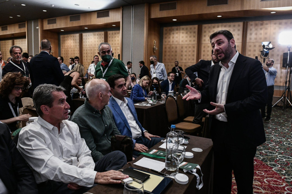 Χαριλάου Τρικούπη κατά Ανδρέα Λοβέρδου – Γιατί του επιτέθηκαν πηγές του… ΠΑΣΟΚ