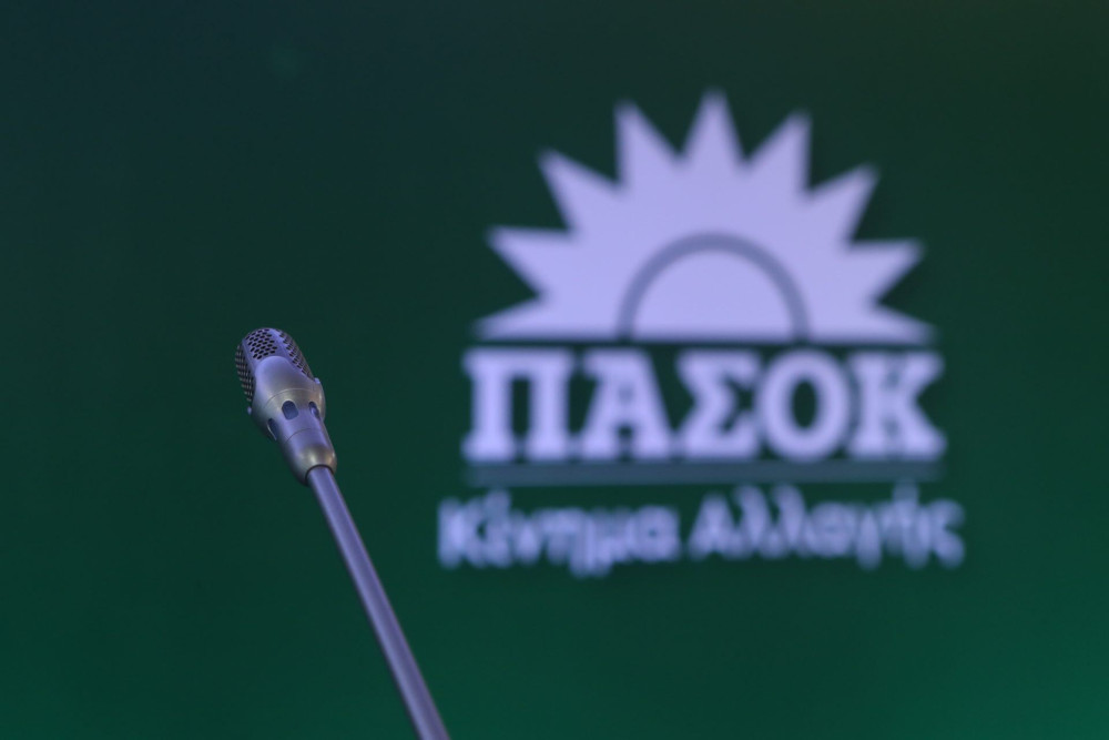 ΠΑΣΟΚ: Άδοξο τέλος της στροφής Τσίπρα – Ανοχή στις προγραφές η επιστροφή Πολάκη