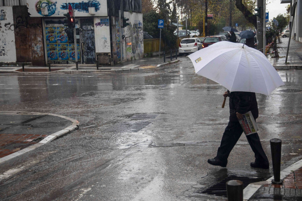 Καιρός: Βροχές και πτώση της θερμοκρασίας – Πού θα χιονίσει