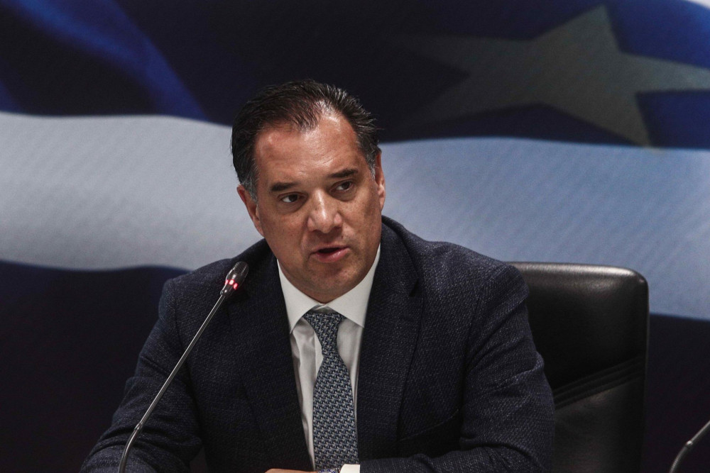Ο Άδωνις αυτοσαρκάζεται με… Ράδιο Αρβύλα: Το βίντεο με το “Καλάθι του Νονού” και το σχόλιο του υπουργού