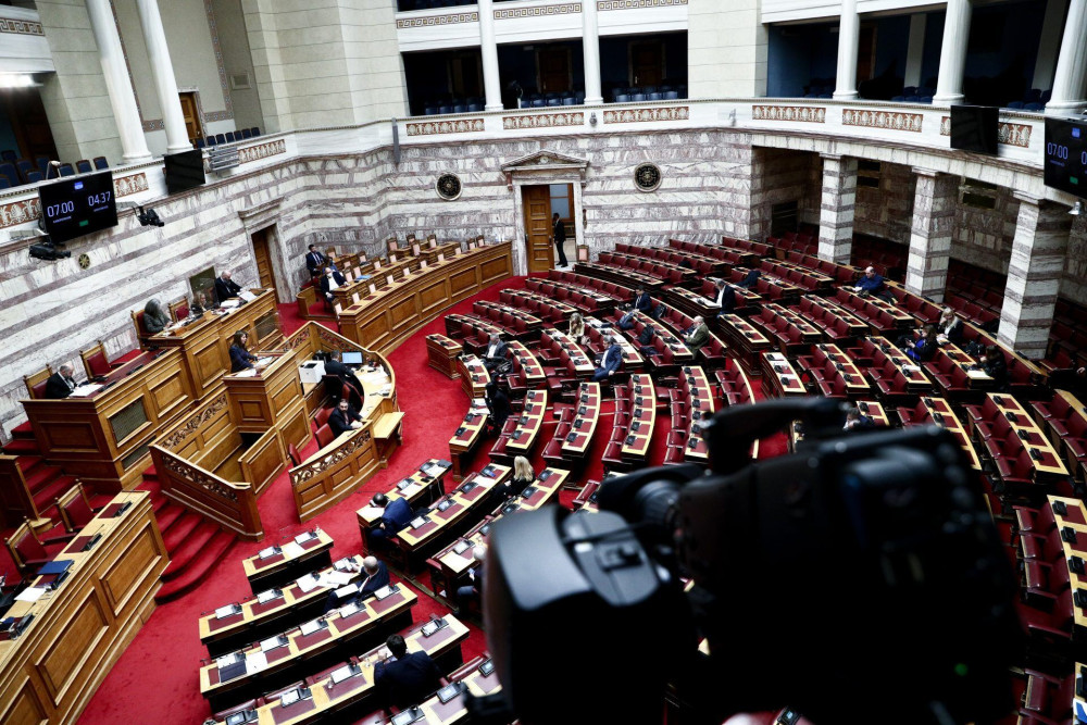 Τέμπη: Στη Βουλή το νομοσχέδιο για τη στήριξη συγγενών θυμάτων και τραυματιών – Όλα τα μέτρα