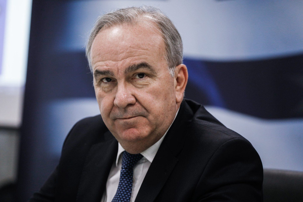 Παπαθανάσης σε Βαξεβάνη: Να σας βοηθήσω… για τις πωλήσεις της εφημερίδας σας