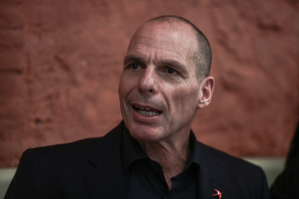 Βαρουφάκης: Δεν ήταν αναρχικοί… μπράβοι της νύχτας ήταν-Καταδίκασε την επίθεση ο πολιτικός κόσμος