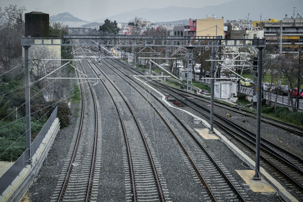 Πως θα γίνει η αποκατάσταση της λειτουργίας των σιδηροδρόμων – Οι άξονες για την επόμενη ημέρα