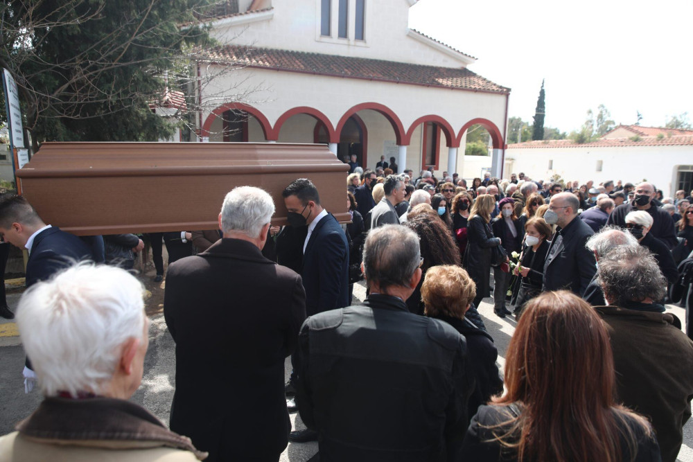Το τελευταίο “αντίο” στον Λάκη Παπαστάθη